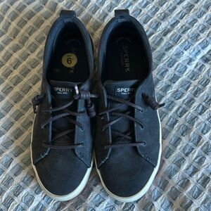 Navy suede Sperry sneakers with rainbow leather soles. Excellent condition.